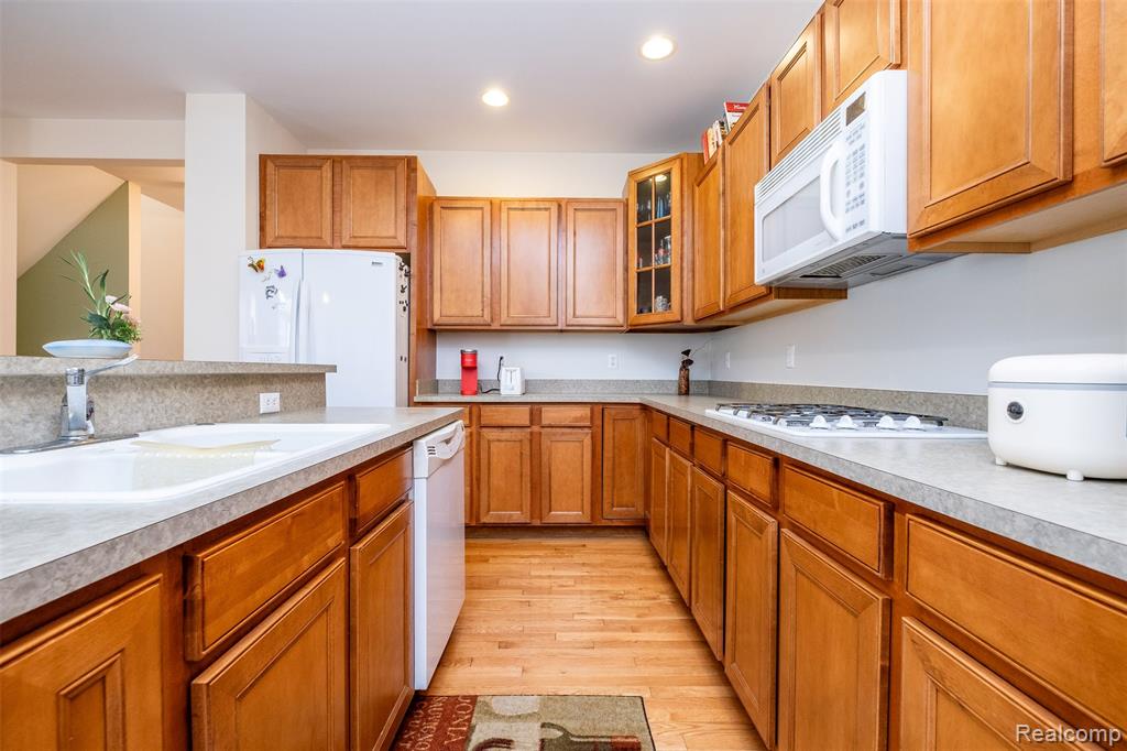 3147 Summers Road, Keego Harbor, MI 48320 — Photo 16