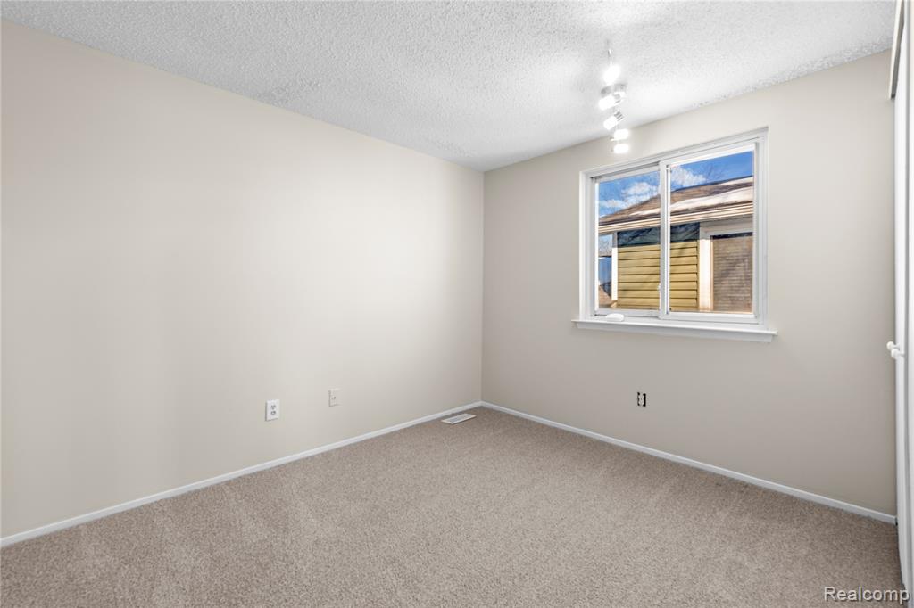 715 Woodingham Avenue, Waterford, MI 48328 — Photo 18