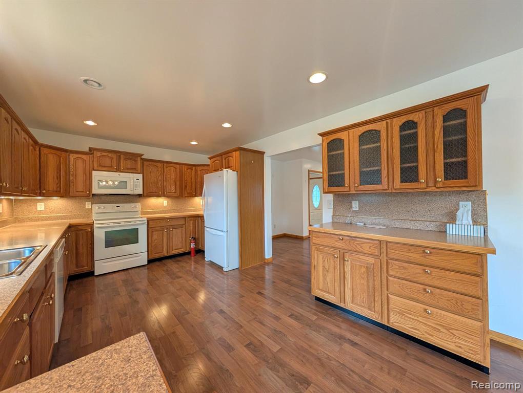 6185 N Vassar Road, Flint, MI 48506 — Photo 10
