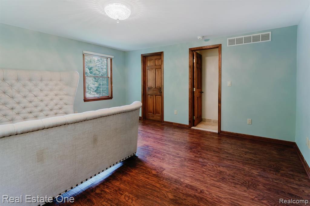 454 Lesdale Drive, Troy, MI 48085 — Photo 24