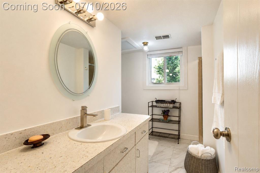 40042 Stimpson Drive, Sterling Heights, MI 48310 — Photo 25