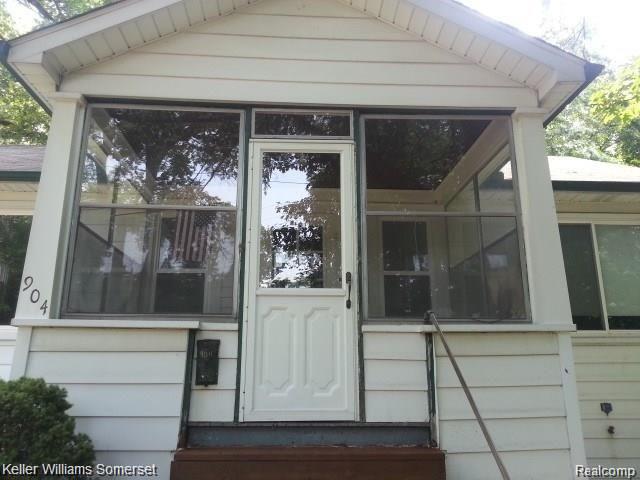 904 N MAPLE Avenue, Royal Oak, MI 48067 — Photo 2