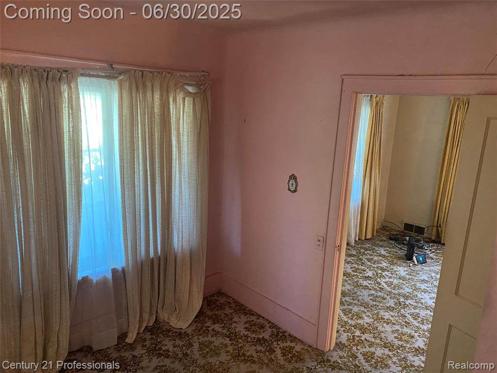 972 Tacken Street, Flint, MI 48532 — Photo 6