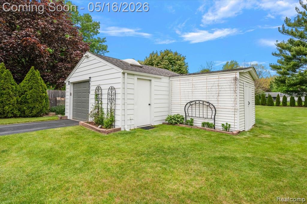 8529 Munrovia Street, Shelby Twp, MI 48317 — Photo 26