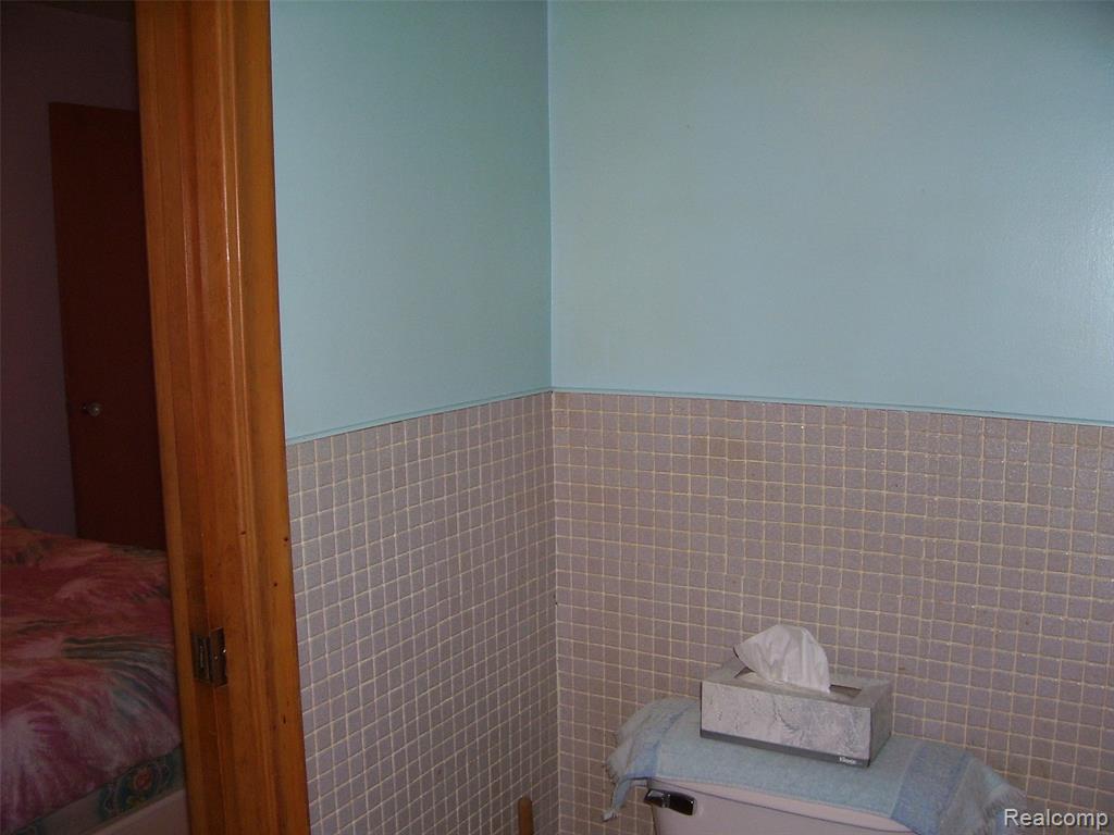 7300 Weingartz, Center Line, MI 48015 — Photo 10