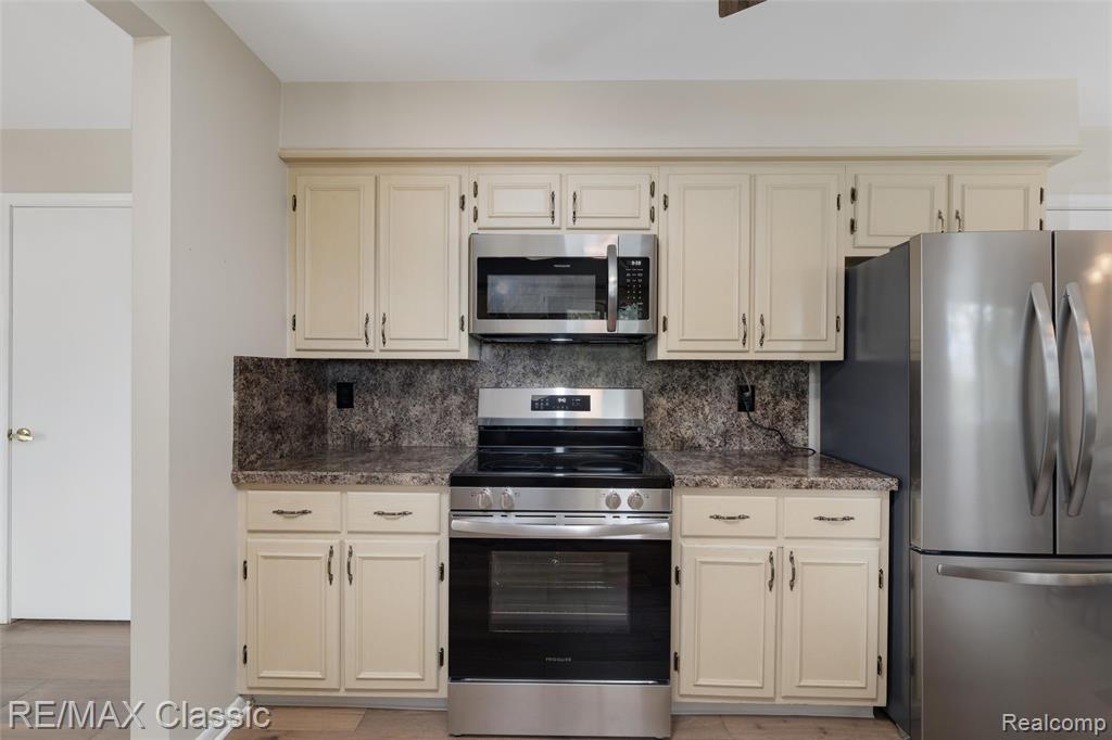 804 Bonita Drive, White Lake, MI 48383 — Photo 10