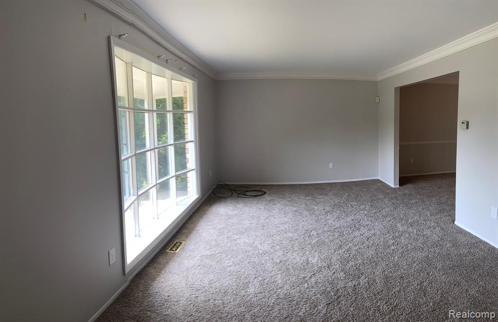 494 ROLLING GREEN Circle S, Rochester Hills, MI 48309 — Photo 7