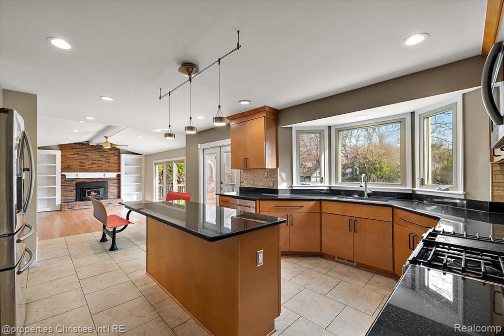 47269 S Chigwidden Drive, Northville, MI 48167 — Photo 12