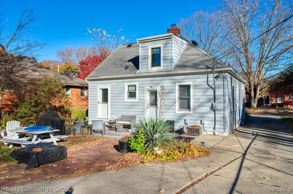 9929 ARDEN Street, Livonia, MI 48150 — Photo 25