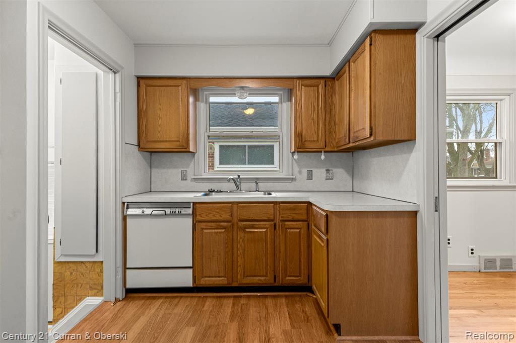 8054 Robinson Avenue, Allen Park, MI 48101 — Photo 8