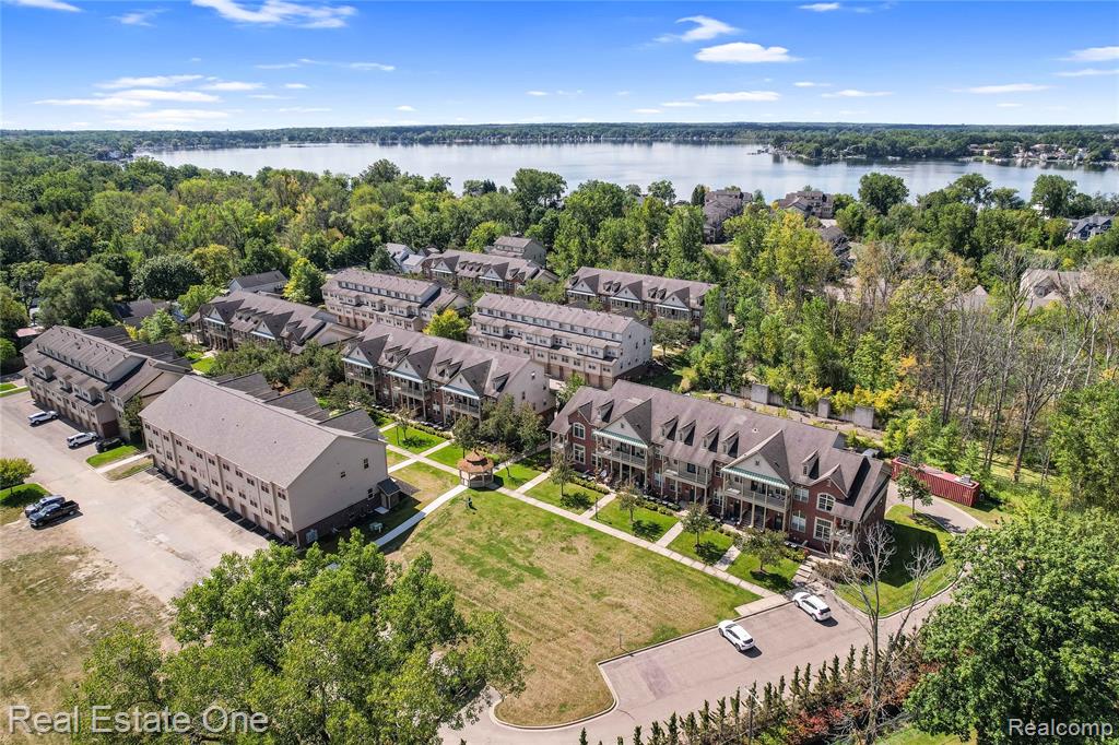 464 Old Pine Way, Walled Lake, MI 48390 — Photo 35