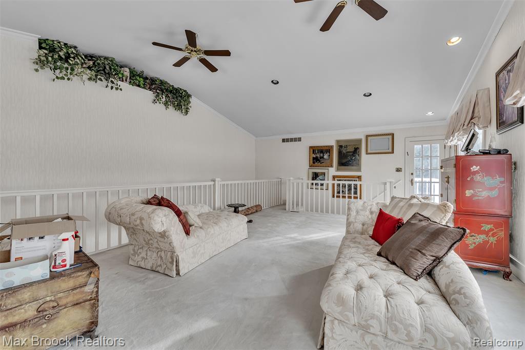 23009 Maple Avenue, Farmington, MI 48336 — Photo 31