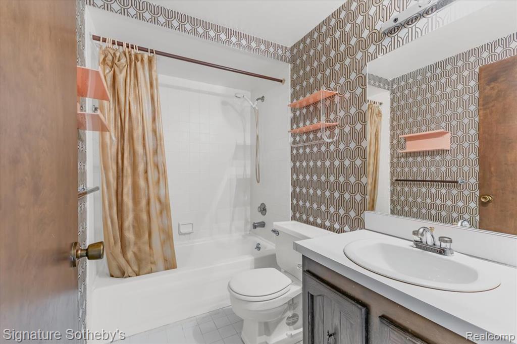 26122 Summerdale Drive, Southfield, MI 48033 — Photo 17