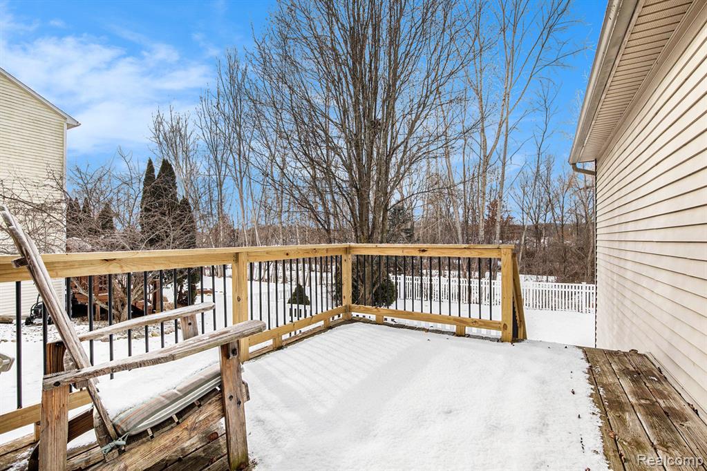 978 WATER VIEW Lane, Fenton, MI 48430 — Photo 16