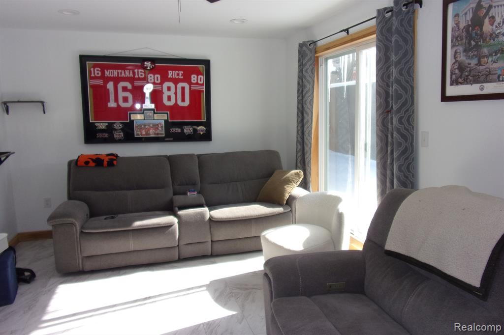 407 LIVINGSTON Street, Howell, MI 48843 — Photo 10