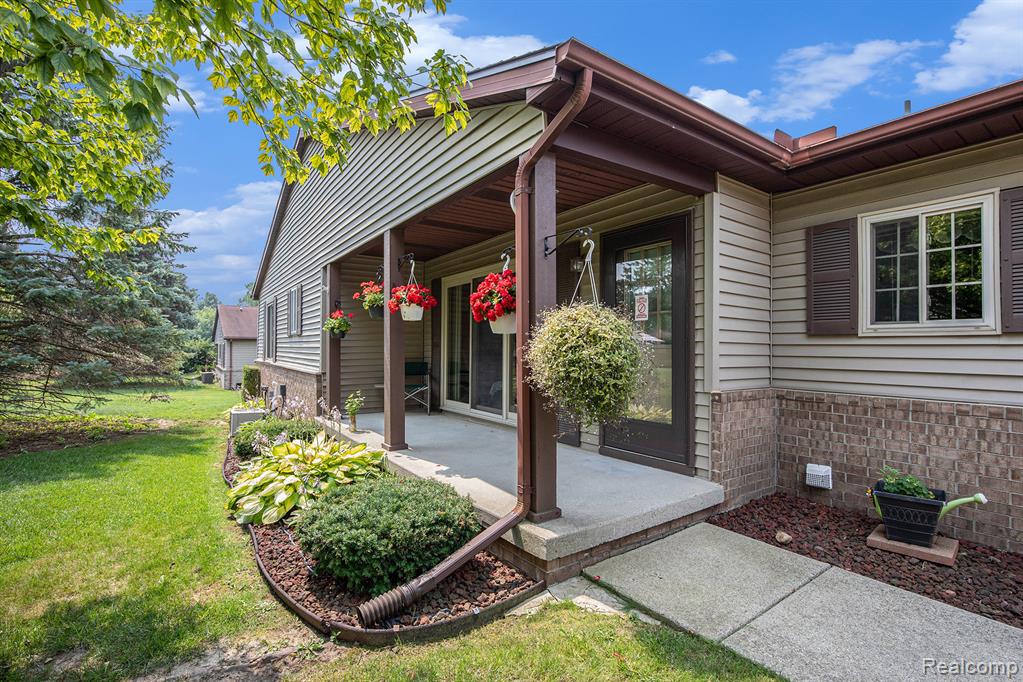 5045 Sandalwood Drive, Grand Blanc, MI 48439 — front exterior