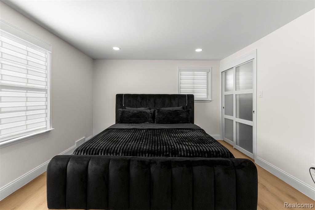 27020 Havelock Drive, Dearborn Heights, MI 48127 — Photo 39