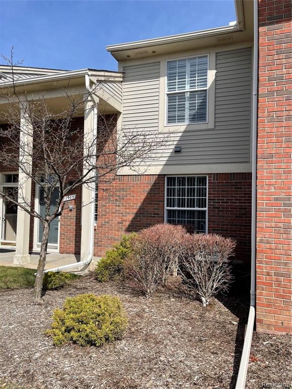 1905 FLAGSTONE Circle, Rochester, MI 48307