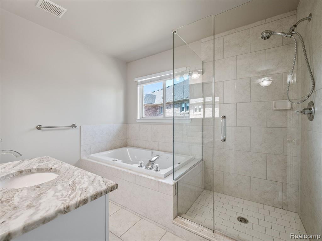 51031 HOOK Drive, Macomb, MI 48042 — Photo 36