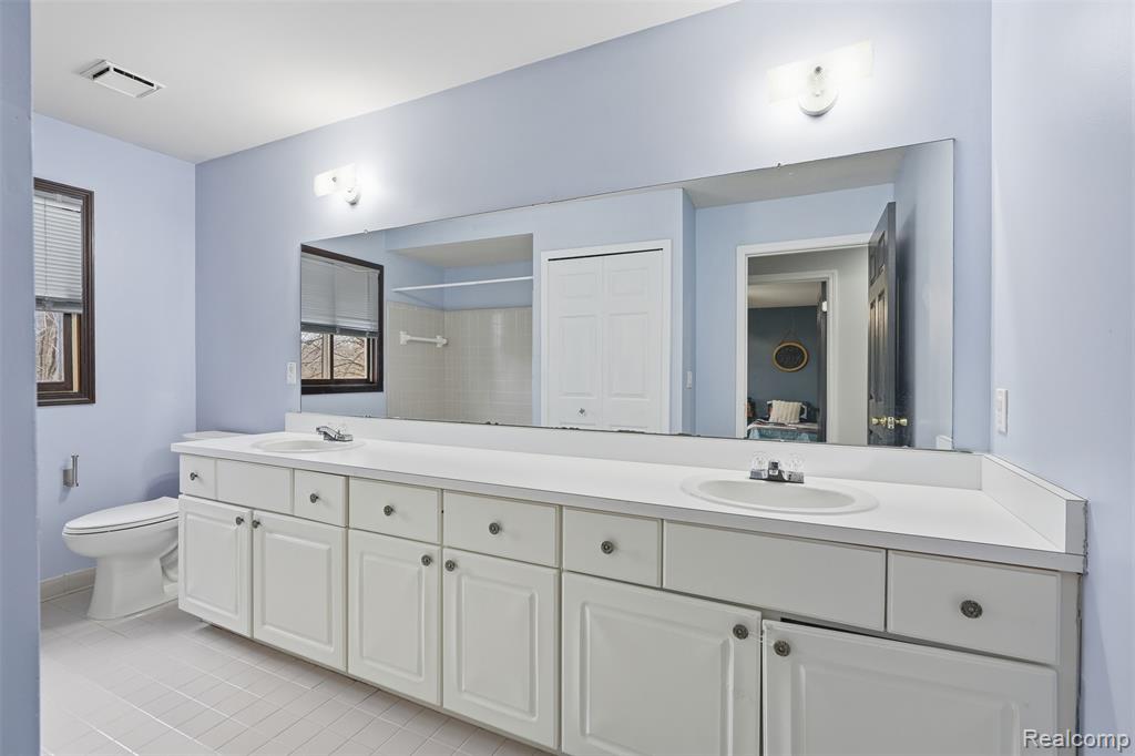 42739 Pond View Drive, Sterling Heights, MI 48314 — Photo 36