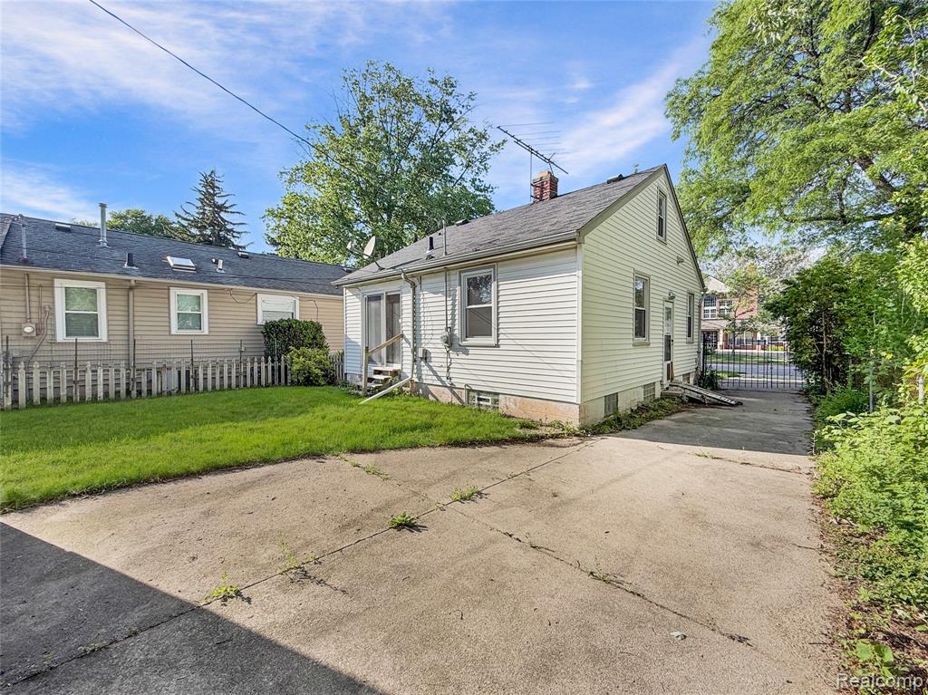 4993 Gateshead Street, Grosse Pointe, MI 48236 — Photo 25