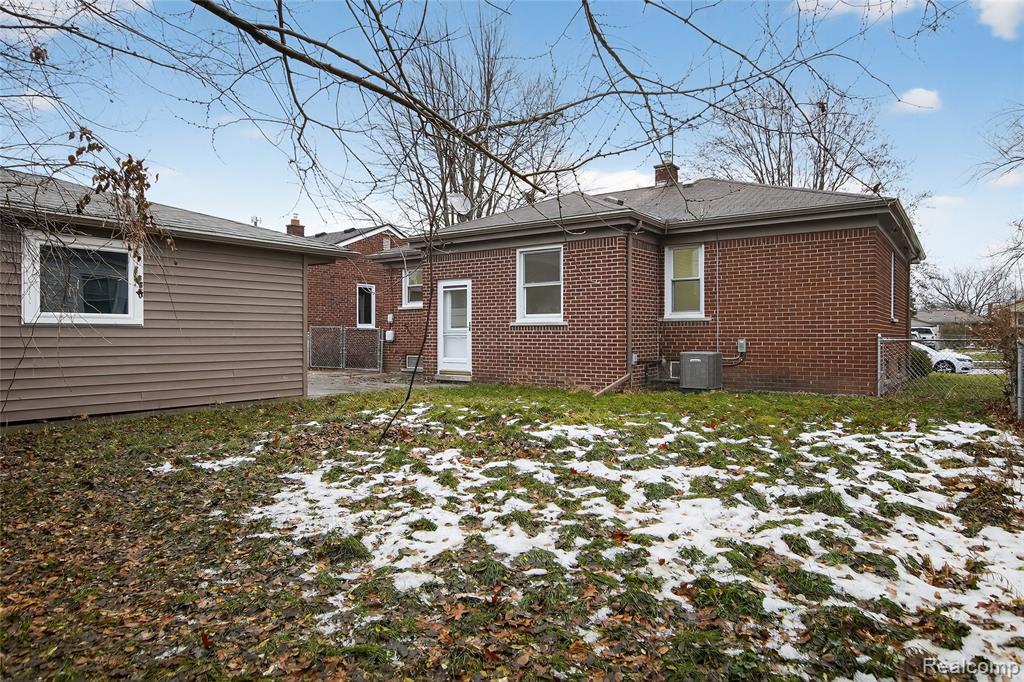 8664 Louise Avenue, Allen Park, MI 48101 — Photo 39
