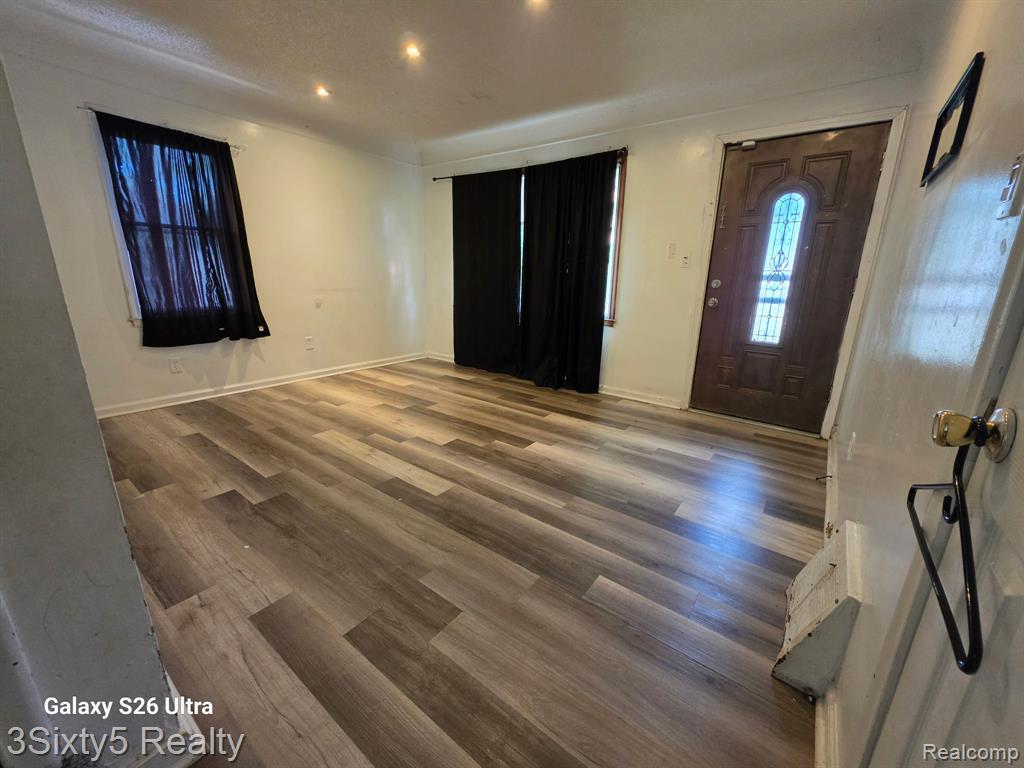 18344 Shiawassee Drive, Detroit, MI 48219 — Photo 2