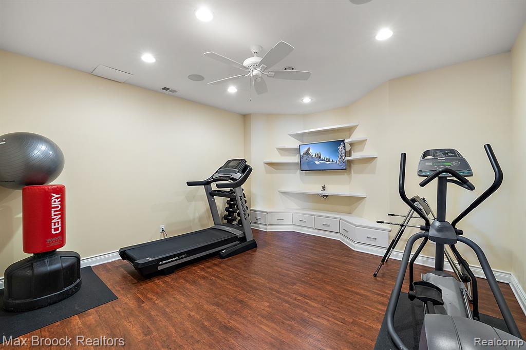 6340 Lakeshore Street, West Bloomfield, MI 48323 — Photo 53
