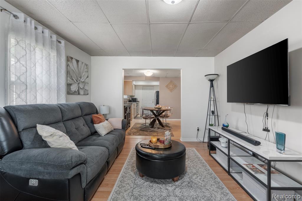 8431 Roseland Court, Oak Park, MI 48237 — Photo 6