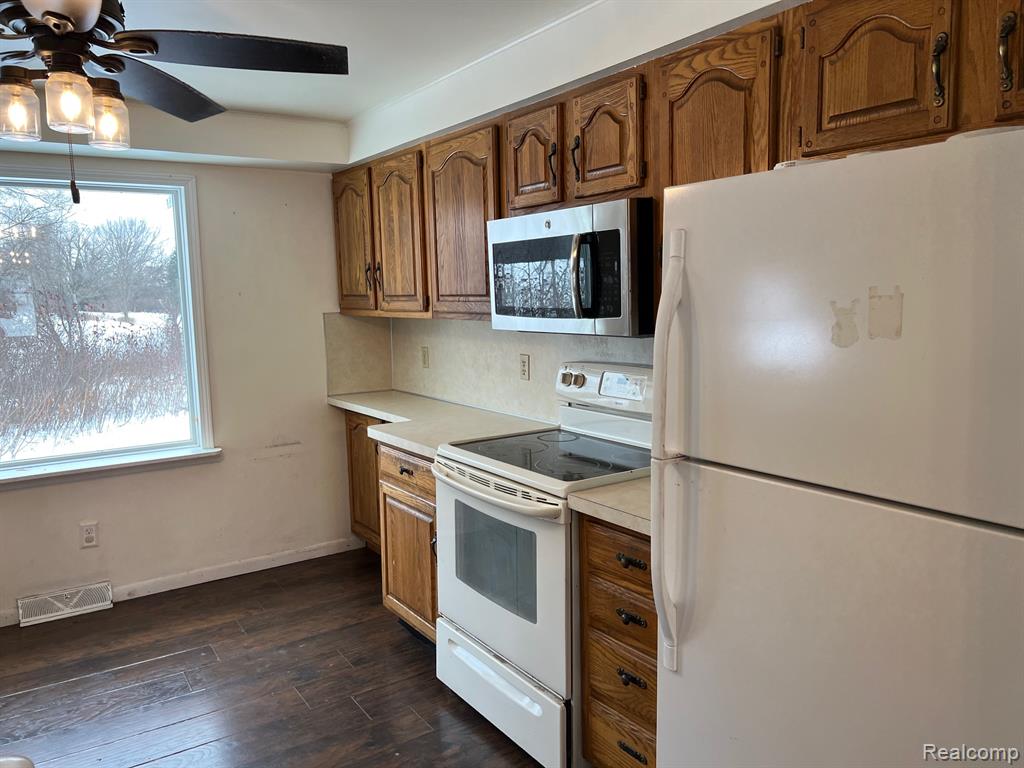2581 Carpenter Road, Lapeer, MI 48446 — Photo 7