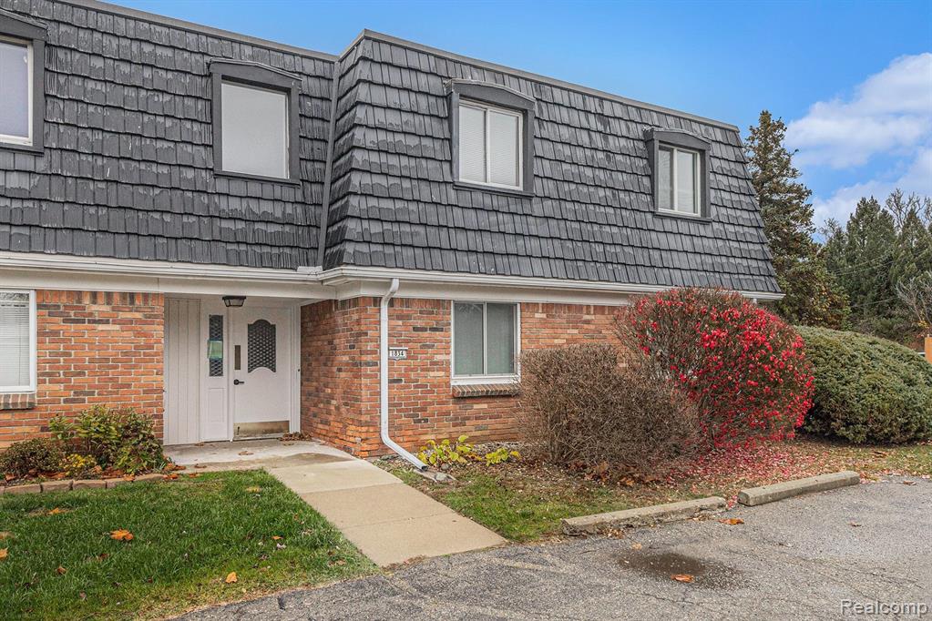 1834 COLONIAL VILLAGE Way, 2, Waterford, MI 48328 — Photo 4
