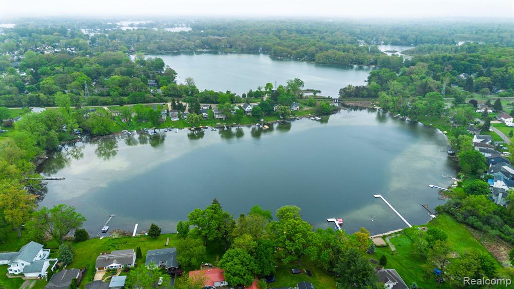 656 Lawson Drive, Lake Orion, MI 48362 — Photo 7