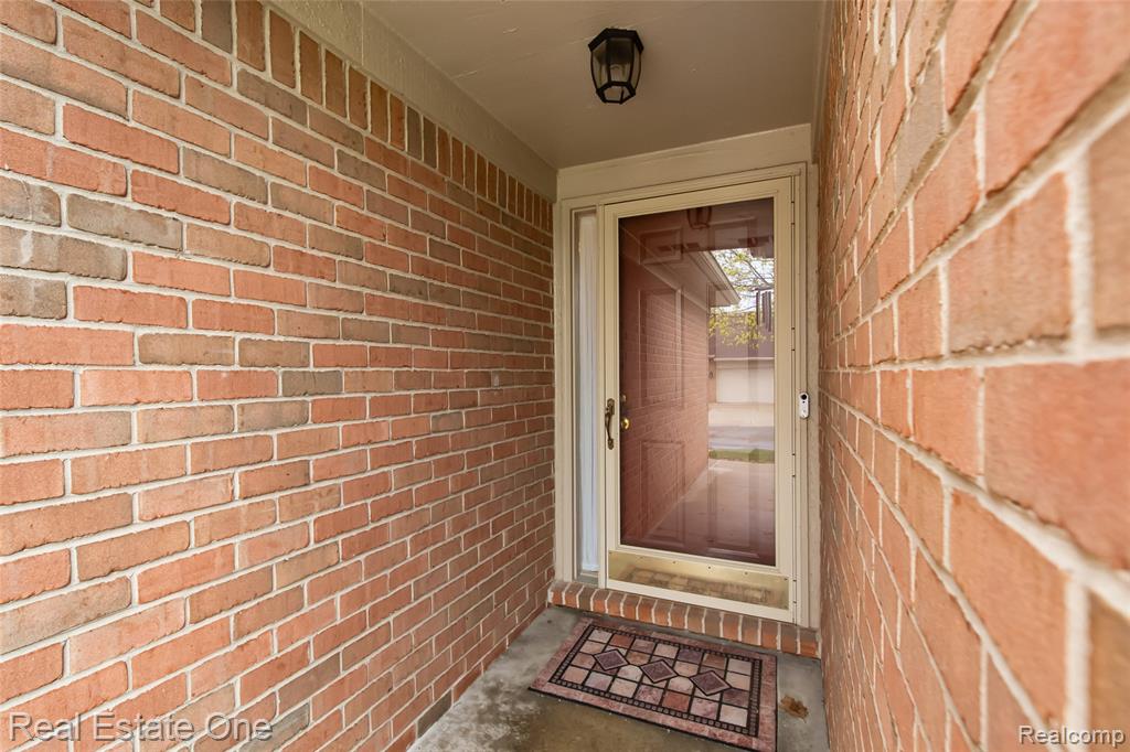 367 N Oak Drive, Commerce Twp, MI 48390 — Photo 9