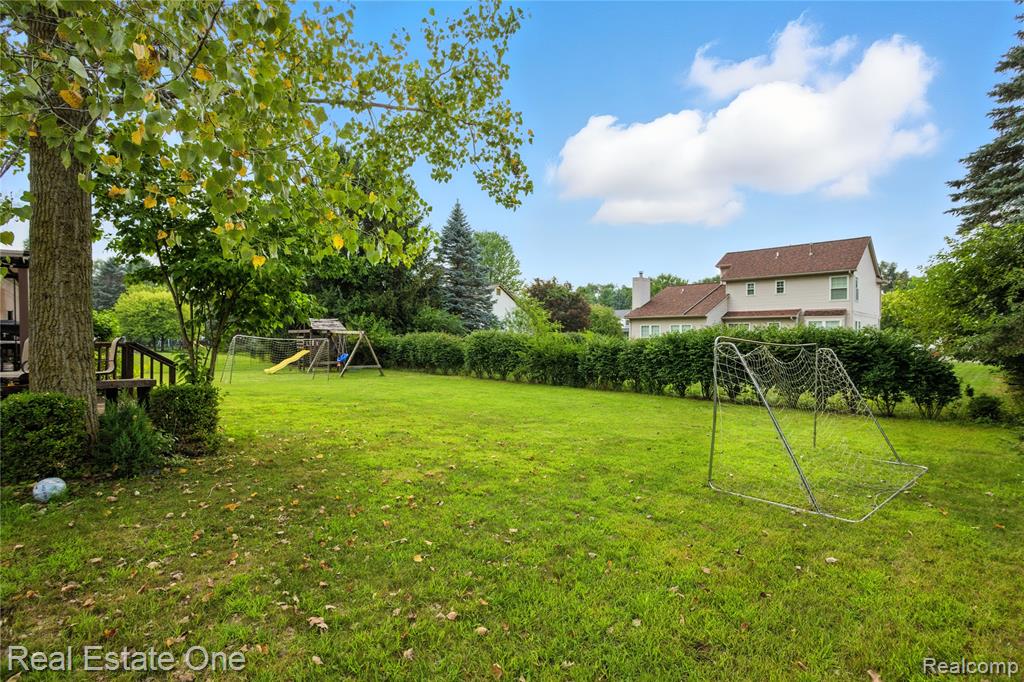 7335 Willow Oak Drive, West Bloomfield, MI 48324 — Photo 42