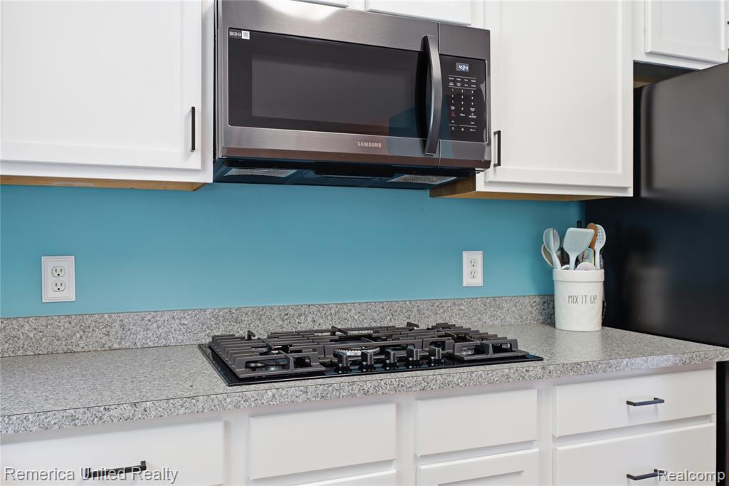 1842 Autumn Glen Drive, Howell, MI 48843 — Photo 18