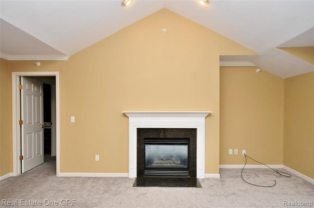 26 Pointe Park Place, 303, Grosse Pointe Park, MI 48230 — Photo 8