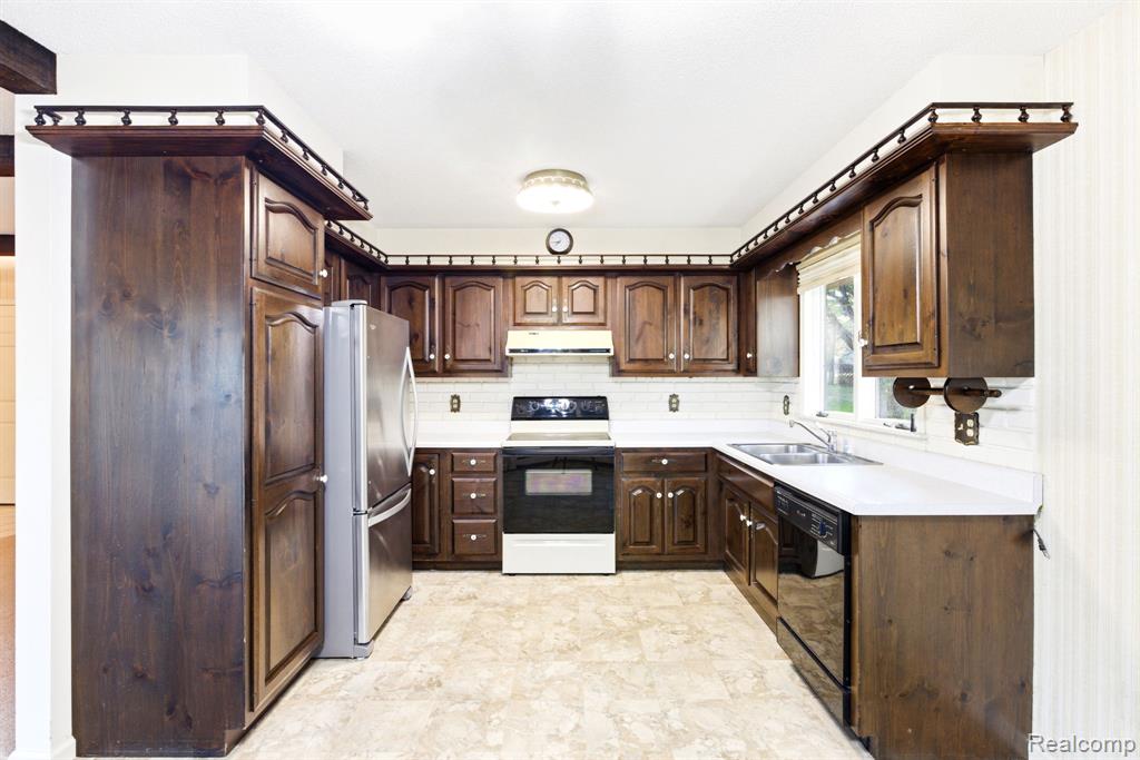 5208 N Hillcrest Drive, MI 48049 — Photo 16