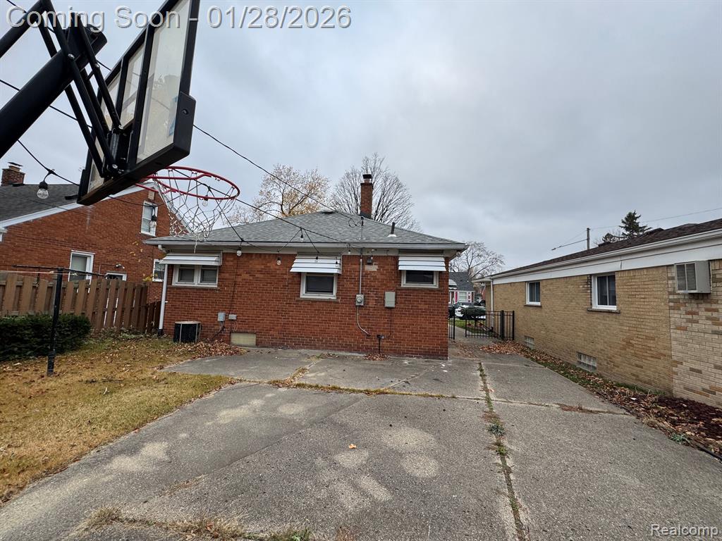 6922 MAYBURN Street, Dearborn Heights, MI 48127 — Photo 3