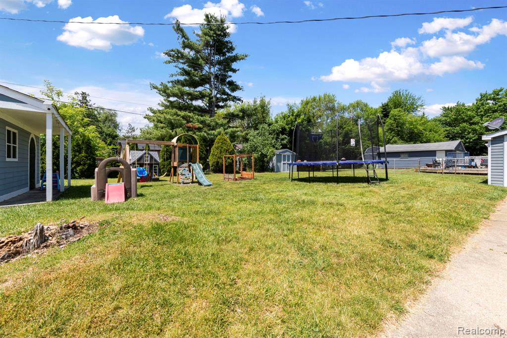1570 Tamson Street, West Bloomfield, MI 48324 — Photo 44