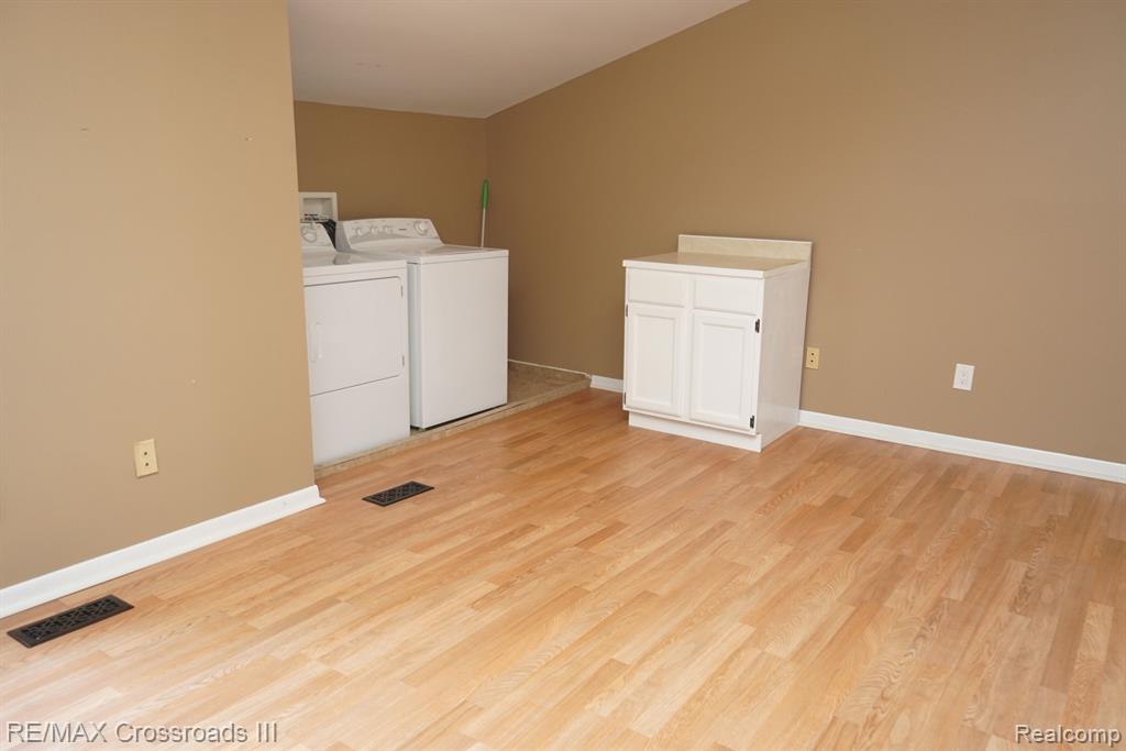48295 BAYSHORE Drive, Van Buren, MI 48111 — Photo 16