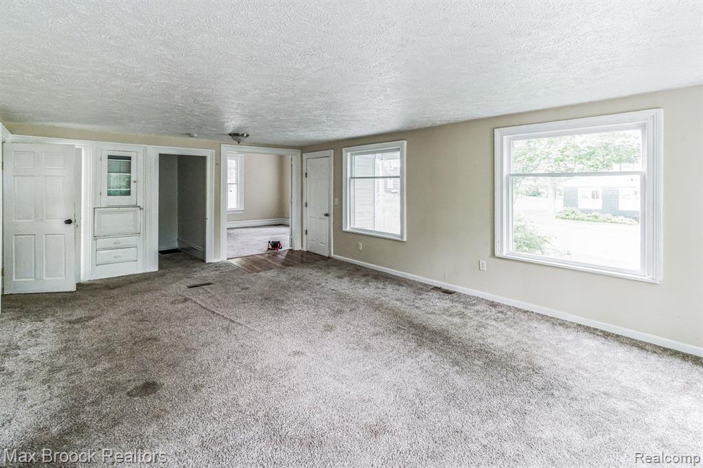 702 S BARNES Street, Mason, MI 48854 — Photo 10