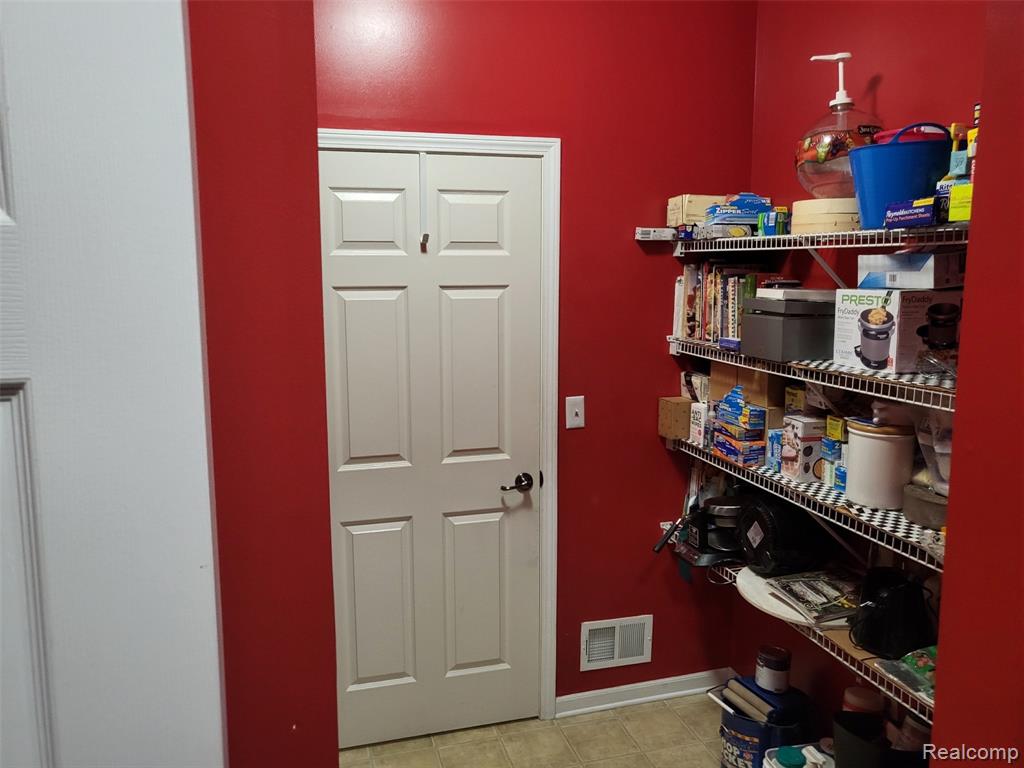 5216 Northwood Road, Grand Blanc, MI 48439 — Photo 9