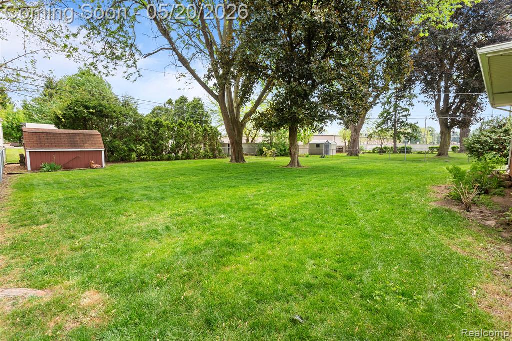 45078 Vanker Avenue, Utica, MI 48317 — Photo 11