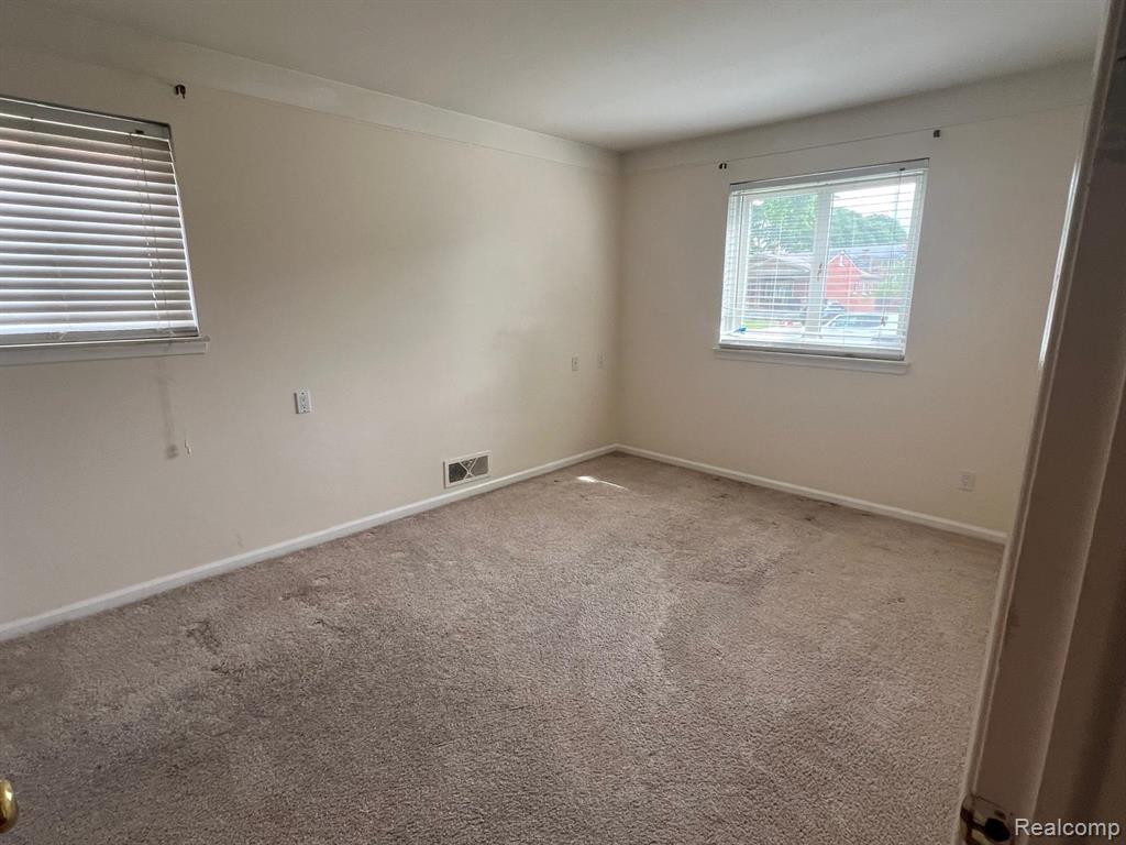 5757 ROUGE Court, Dearborn Heights, MI 48127 — Photo 7