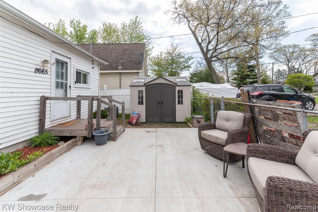 8665 Cooley Lake Road, White Lake, MI 48382 — Photo 40