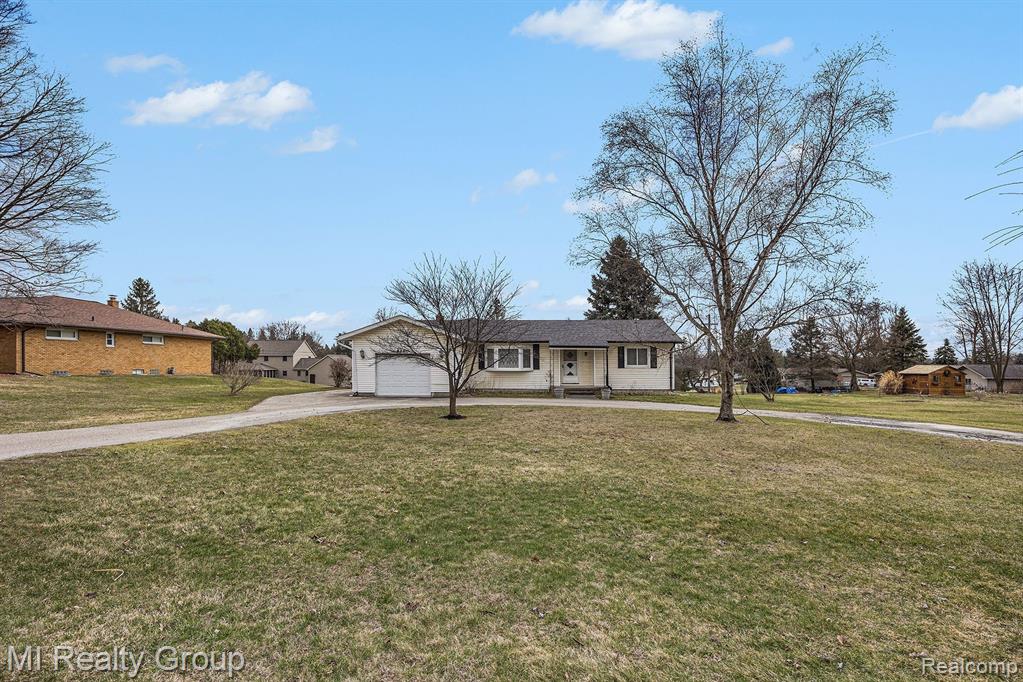 8160 32 Mile Road, Washington, MI 48095 — front exterior