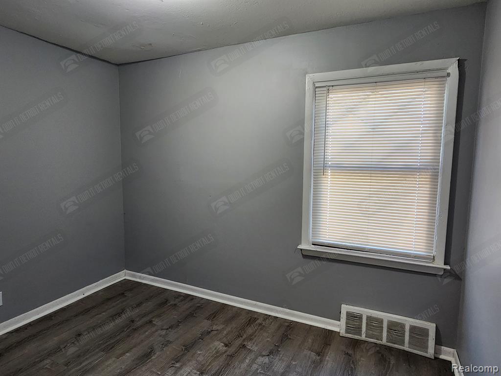 1139 S BASSETT Street, Detroit, MI 48217 — Photo 13