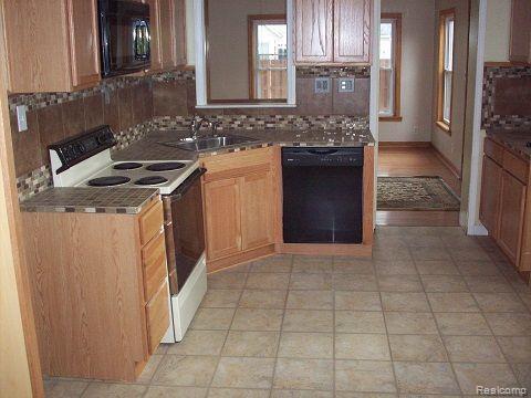 4790 ELIZABETH LAKE Road, Waterford, MI 48327 — Photo 3