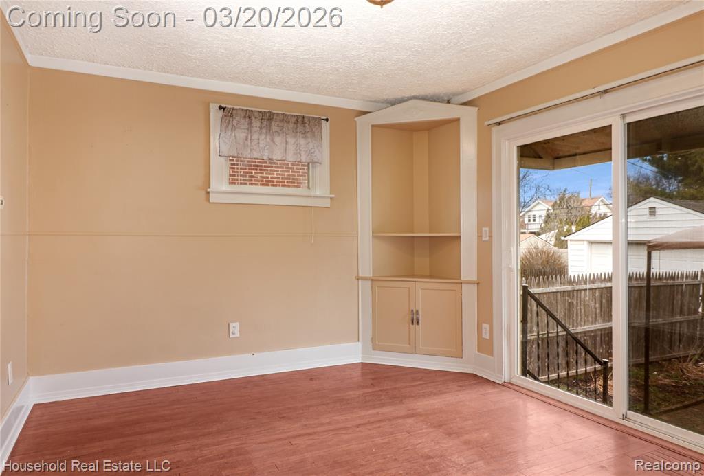8335 Harding, Center Line, MI 48015 — Photo 8