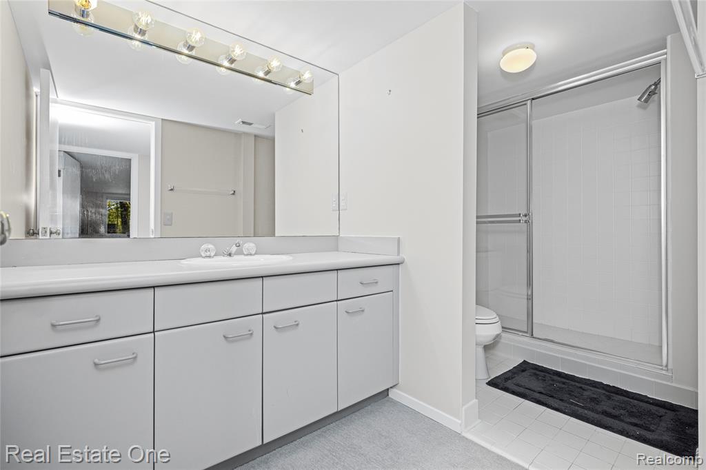 5000 Mirror Lake Court, 19, West Bloomfield, MI 48323 — Photo 53